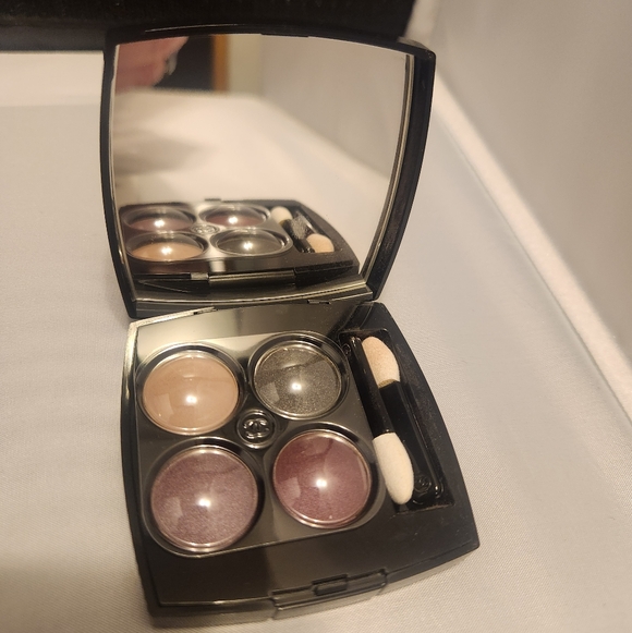 CHANEL Other - CHANEL Les 4 Ombres Eyeshadow Quad Palette